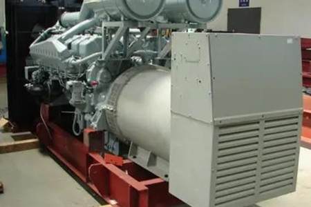 三菱發(fā)電機組油壓過低該如何處理？